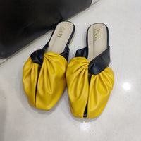 Bold Yellow & Black Twist-Front Flats – Elegant Open-Toe Design