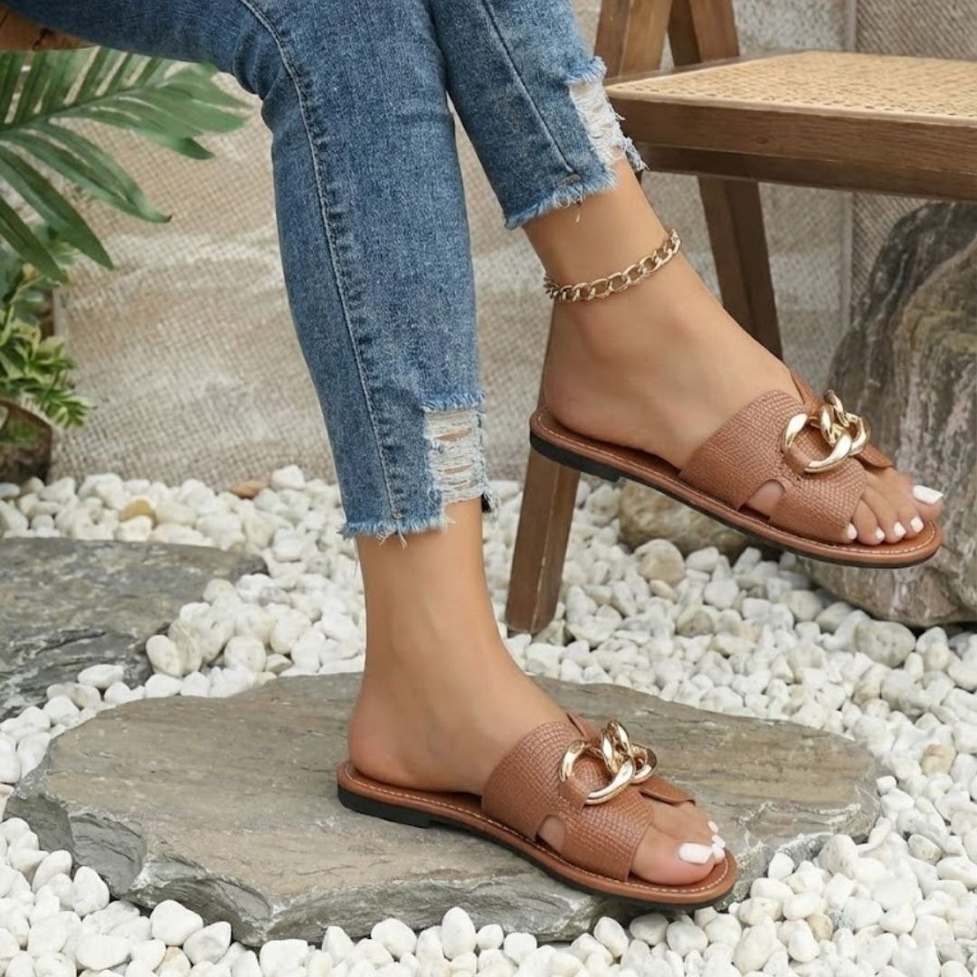 Premium Chain Flat Slides for Women – Stylish Comfort Slip-On Sandals