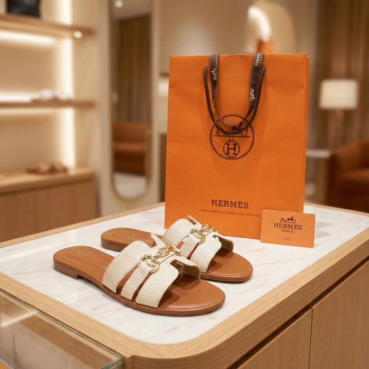 Her-mès-Inspired CreamTextured Leather Chain Sandals – Premium Summer Flats