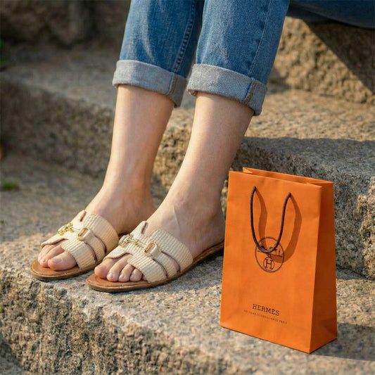 Her-mès-Inspired CreamTextured Leather Chain Sandals – Premium Summer Flats