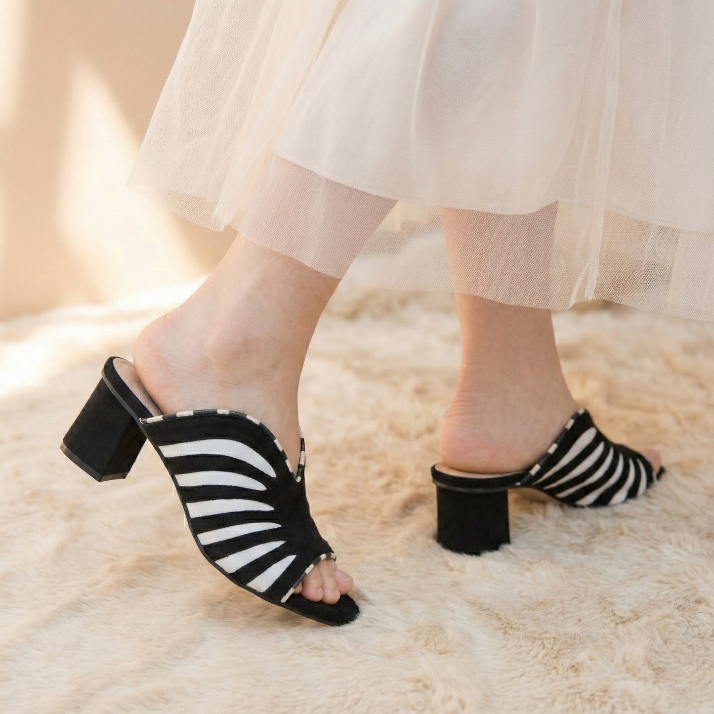 K-612 beautiful design white and black sandals