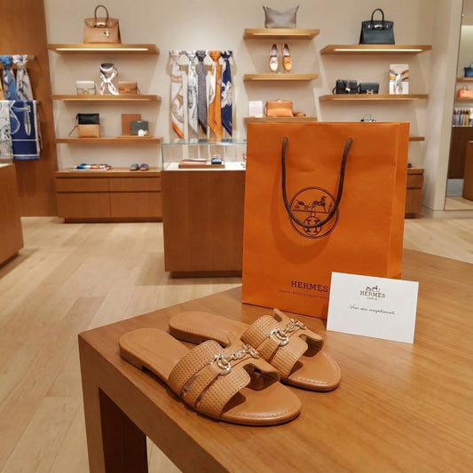 Her-mès-Inspired Brown Textured Leather Chain Sandals – Premium Summer Flats