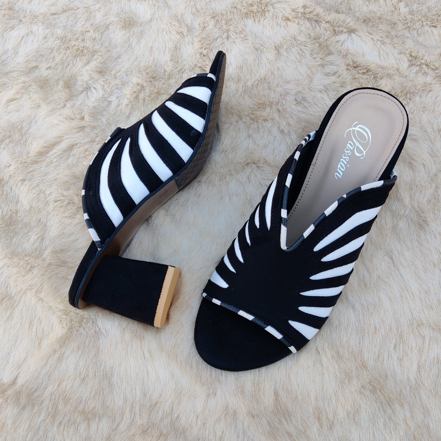 K-612 beautiful design white and black sandals